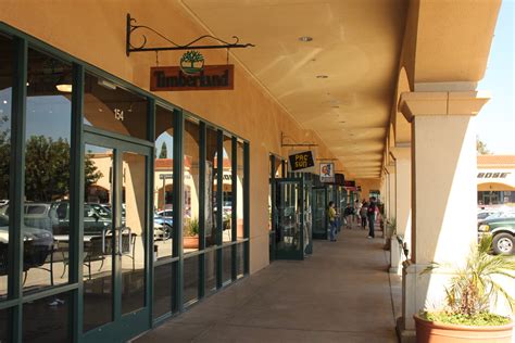 camarillo outlets hours today.